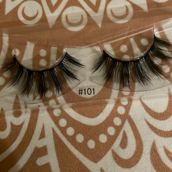 False Lashes - Picture 2 of 3